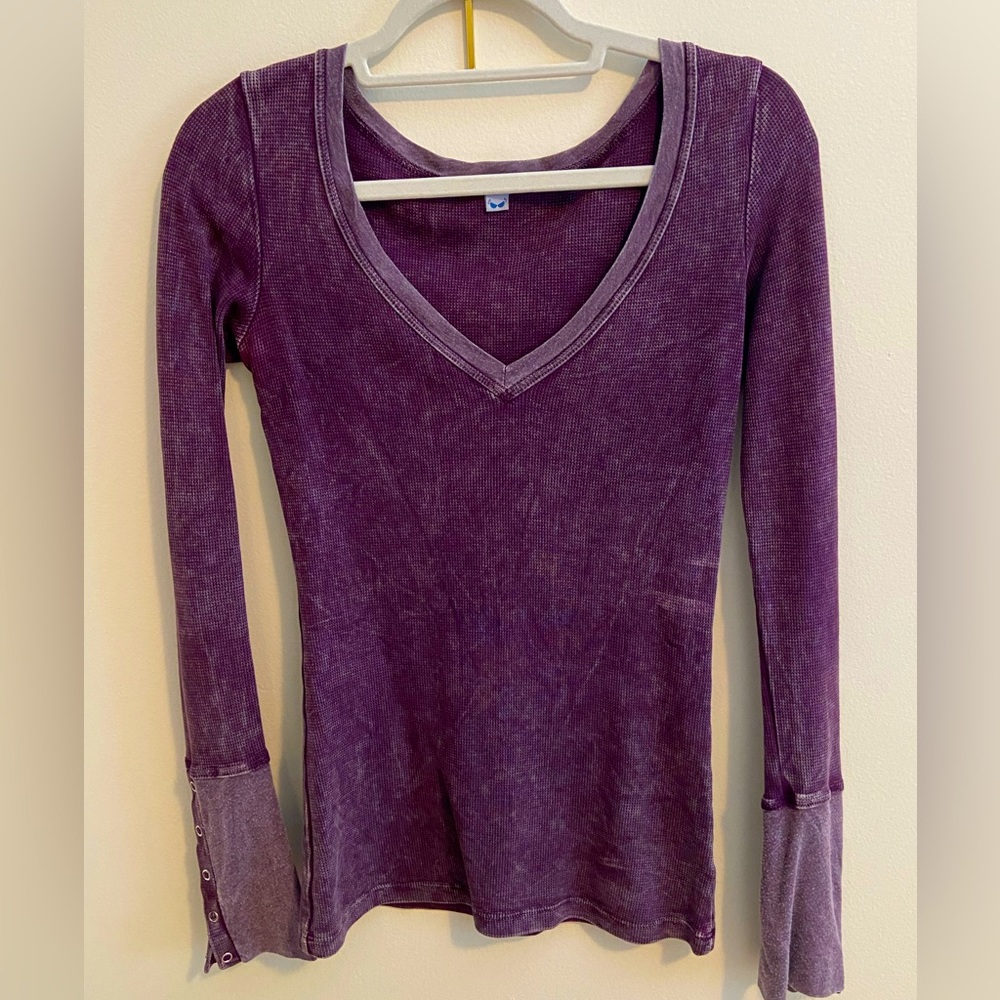 Long sleeve purple v neck